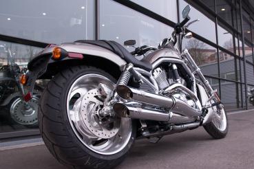 PENZL AUSPUFFANLAGE FÜR - V-ROD (VRSCB) - Harley-Davidson - Alle Motoren - Baujahr 2002 bis 2006 PENZL AUSPUFFANLAGE FÜR - V-ROD (VRSCB) - Harley-Davidson - Alle Motoren - Baujahr 2002 bis 2006