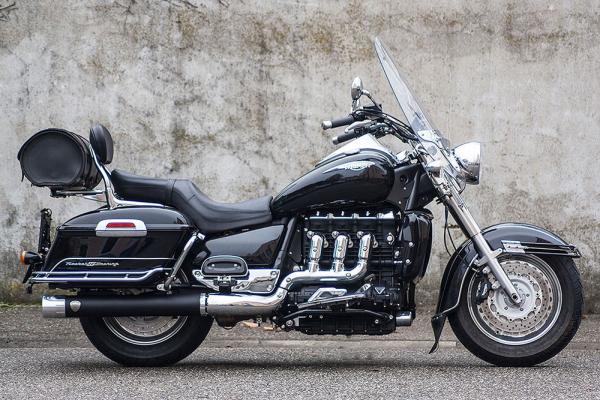 PENZL AUSPUFFANLAGE FÜR - Triumph® - Rocket III Touring - Baujahr 2014 bis 2016 - nur mit manuelle Steuerung PENZL AUSPUFFANLAGE FÜR - Triumph® - Rocket III Touring - Baujahr 2014 bis 2016 - nur mit manuelle Steuerung