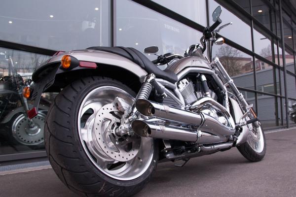 PENZL AUSPUFFANLAGE FÜR - V-ROD (VRSCAW) - Harley-Davidson - Motor ME107 - Baujahr 2007 bis 2010 PENZL AUSPUFFANLAGE FÜR - V-ROD (VRSCAW) - Harley-Davidson - Motor ME107 - Baujahr 2007 bis 2010
