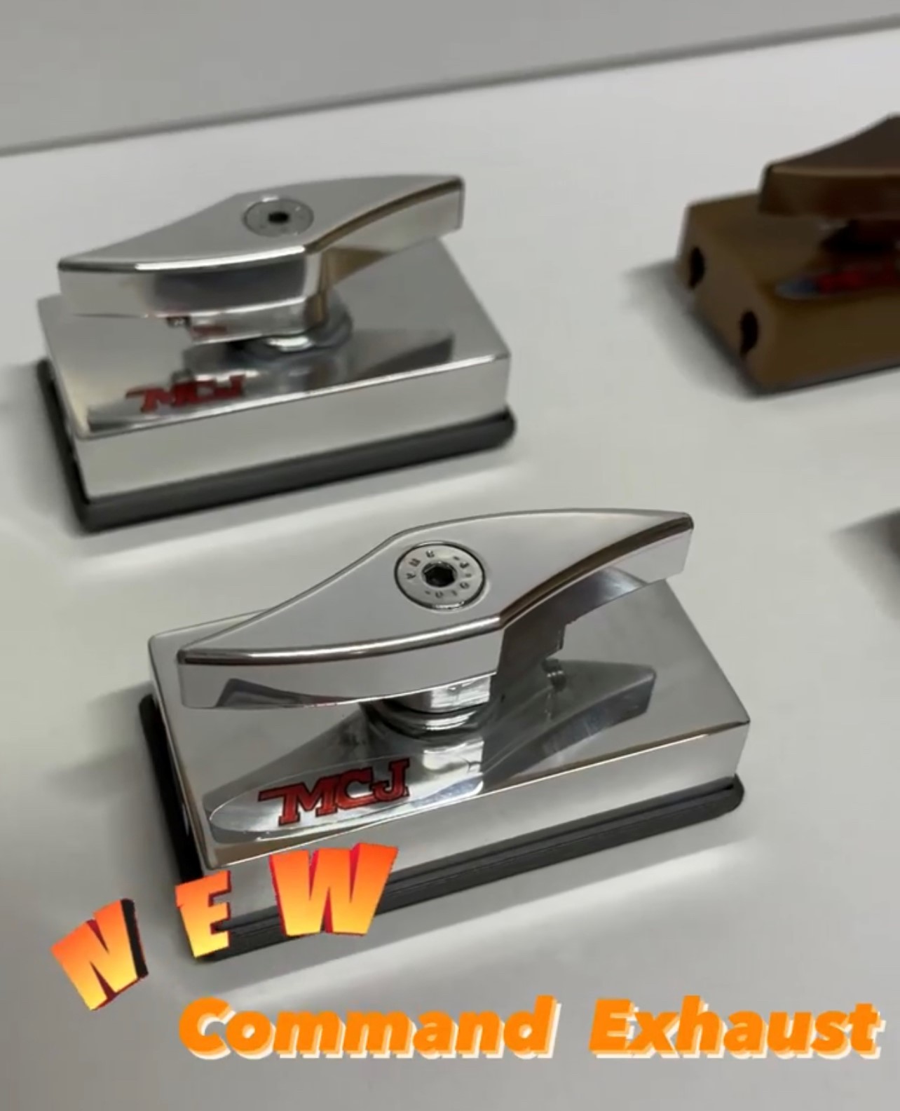 MCJ VERSTELLHEBEL IN GESONDERTER AUSFÜHRUNG IN VERSCHIEDENEN FARBEN