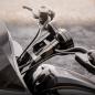 Preview: Kraus, Lux Riser Top Plate. Black -  Oberplatte. Schwarzkraus Riser in Schwarz für Harley-Davidson® 15-24 FLTR Road Glide mit serienmäßigen runden Anzeigen. Wird mit Kraus Topless Isolated Risers mit 1-1/8" Klemmbereich verwendet