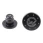 Preview: Cult-Werk vorne axle Abdeckungsset. glänzend schwarz with CC logo – 21-26 RH1250S Sportster S; 22-26 RH975 Nightster; 23-26 RH975S Nightster Special