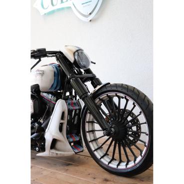 Cult-Werk radiator Abdeckung ''Racing''. glänzend schwarz – 13-17 FXSB Breakout (NU)