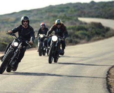Motorradhosen nach deine Lieblingsjeans oder jede andere Hose gestaltbar. Kevlar®-Gewebe mit besonderem Abriebschutz und ein atmungsaktives CoolMesh®-Gewebe in deine Lieblingshose. Auf Wunsch auch mit Protektorentaschen