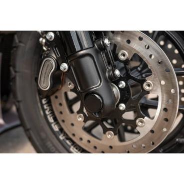 Killer Custom, front axle cover Satz. Gloss schwarz – Softail mit inverted forks: 19-20FXDR 114; 18-20FXFB Fat Bob 107; 18-24FXFBS Fat Bob 114; 2022FXRST El Diablo 117; 20-26 FXLRS Low Rider S; 22-26 FXLRST Low Rider ST 117; 18-24FLSB Sport Glide 107