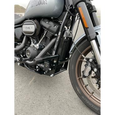 Kodlin Club Style M8 engine guard. Schwarz | Passend: 2018–2025 Softail mit forward controls