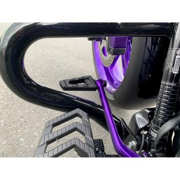 Kodlin Track board shift pedal. Schwarz | Passend: 1986–2017 (NU) FL Softail; 2012–2016 (NU) Dyna FLD Switchback; 1983–2026 FLT/Touring; 2009–2026 Trikes