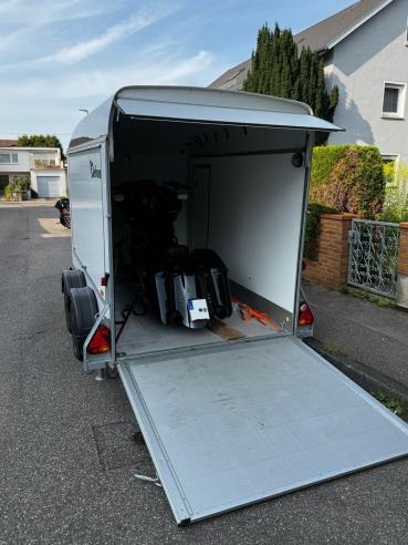Motorradanhänger Mieten geschlossen Anhängerverleih in Stuttgart / Ludwigsburg bei Choppers n Partys