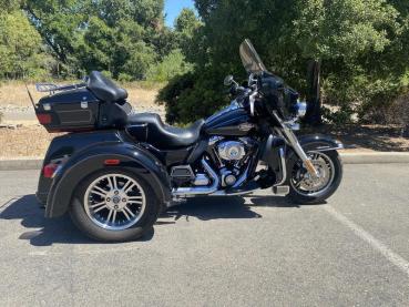Hochleistungs Krümmeranlage in Edelstahl Handgefertigt mit Schweissnaht Optik für Harley Davidson Tri Glide ULTRA CLASSIC FLHTCUTG  Bj. 2017 bis 2023 - 2/1/2 M8 XXX Hi-Output Stainless Steel Head Pipe Krümmer - Kopie