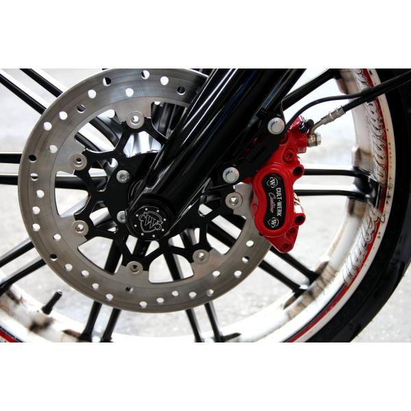 Cult-Werk vorne axle Abdeckungsset. glänzend schwarz with CW logo – 18-26 Softail (excl