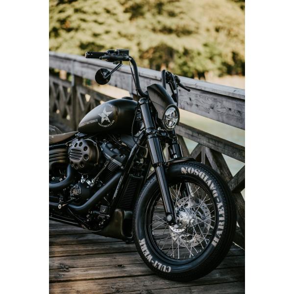 Cult-Werk Scheinwerfermaske Custom. glänzend schwarz – 18-26 Softail: 18-20 (NU) FXBB Street Bob 107; 25-26 FXBB; 21-24 (NU) FXBBS Street Bob 114; 20-24 (NU) FXST Standard 107
