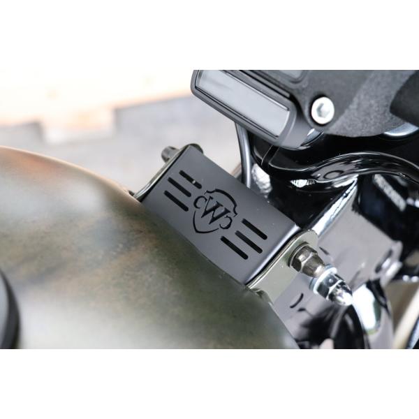 Cult-Werk gas Tank lift Set. glänzend schwarz – Softail: 18-20 (NU) FXBB Street Bob 107; 25-26 FXBB Street Bob 117; 21-24 (NU) FXBBS Street Bob 114; 20-24 (NU) FXST Softail Standard; 18-19 (NU) FXBR Breakout 107; 18-22 (NU) FXBRS Breakout 114