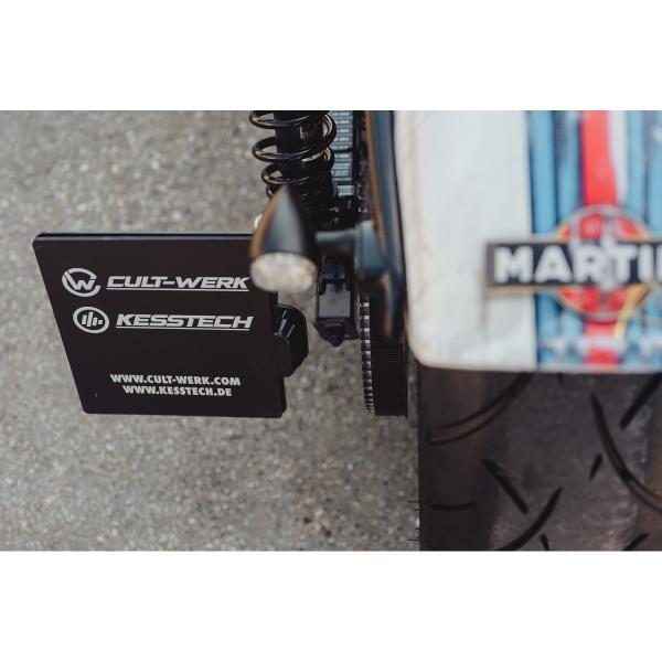 Cult-Werk seitlicher Kennzeichenhalter, schwarz. Germany – 22-26 RH975 Nightster; 23-26 RH975S Nightster Special