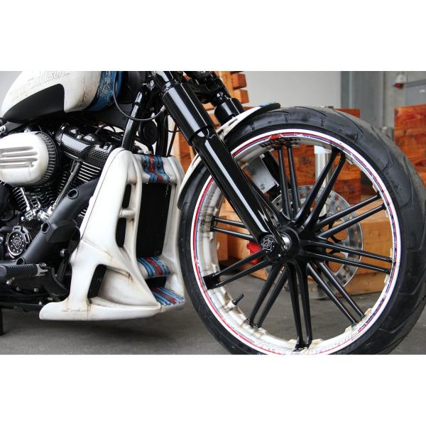 Cult-Werk radiator Abdeckung ''Racing''. glänzend schwarz – Softail: 18-20(NU)FXBR Breakout 107; 18-22(NU)FXBRS Breakout 114; 23-25 FXBR/S Breakout 117; 19-20(NU)FXDRS 107