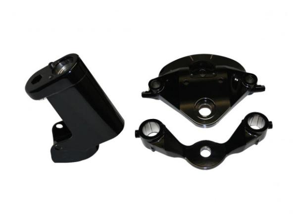 Daytona Bolt-On Rake-Kit Black Anodized 40° - Reckung Gabelbrücken Rake-Kit passend 26 Zoll Räder und andere mit Tüv  für 14-16, 19 FLHTCU, 14-18, 21-24 FLHTK, 14, 18-23 FLHX, 15-18 FLHTKL, 15-18, 20-21, 23 FLHXS, 15-22 FLHXSE, 15-16 FLHTCUL, 18 FLHX ANV,