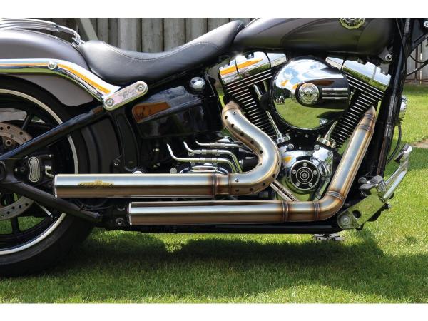 BSL Top Chopp Staggered Forward Control Auspuffanlage, roh Hole Hitzeschild, poliert glatt Endkappe, Outline 2,5" – 84-16 Softail, (außer 13-14 FXSBSE, 14-16 FXSB, 16 FXSE, 08 FXCW, 08-11 FXCWC, 09 FXSTSSE3) Only FX-Softail Models, 12-16 benötigt Lambdaso