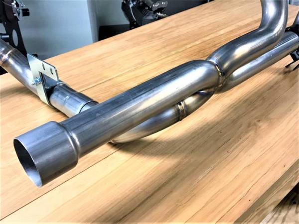 Hochleistungs Krümmeranlage in Edelstahl Handgefertigt mit Schweissnaht Optik für Harley Davidson Tri Glide ULTRA CLASSIC FLHTCUTG  Bj. 2017 bis 2023 - 2/1/2 M8 XXX Hi-Output Stainless Steel Head Pipe Krümmer - Kopie