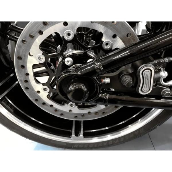 Killer Custom, rear axle cover Satz. Gloss schwarz – 2018–2026 · Softail (ausgenommen 19-20 FXDRS)