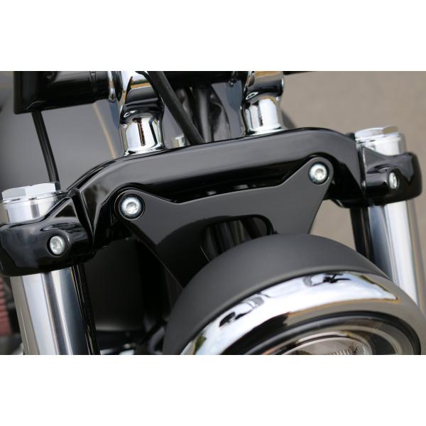 Kodlin M8 Breakout headlamp conversion Halter. Schwarz | Passend: Softail: 2018–2020 FXBR Breakout 107; 2018–2022 FXBRS Breakout 114; 2023–2024 FXBR Breakout 117 (NU)