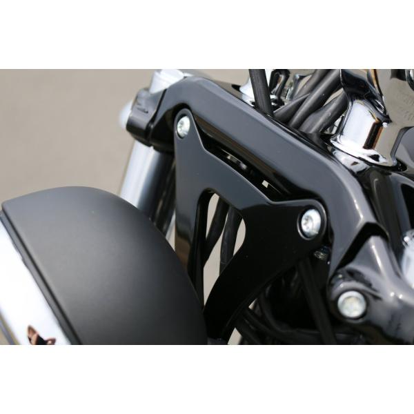 Kodlin M8 Breakout headlamp conversion Halter. Schwarz | Passend: Softail: 2018–2020 FXBR Breakout 107; 2018–2022 FXBRS Breakout 114; 2023–2024 FXBR Breakout 117 (NU)