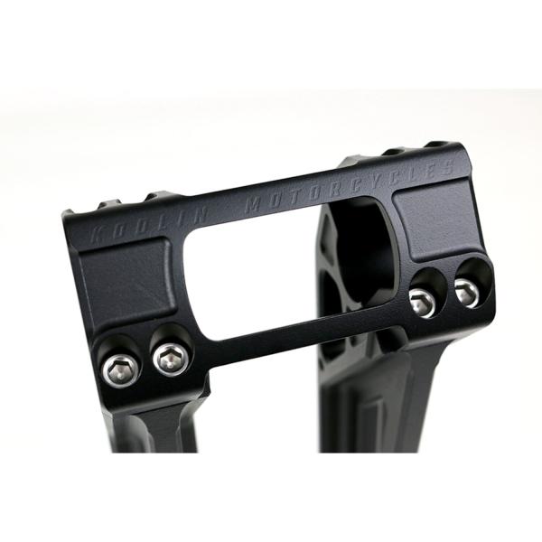 Kodlin Fastback Riser für OEM digital speedo. 10". Schwarz | 2018–2024 Softail mit OEM digital speedometer: 2018–2020 FXBB Street Bob 107