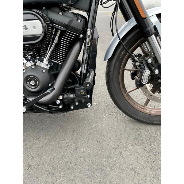 Kodlin Club Style M8 engine guard. Schwarz | Passend: 2018–2024 Softail mit mid controls