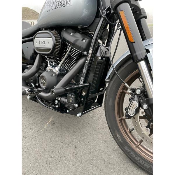 Kodlin Club Style M8 engine guard. Schwarz | Passend: 2018–2025 Softail mit forward controls