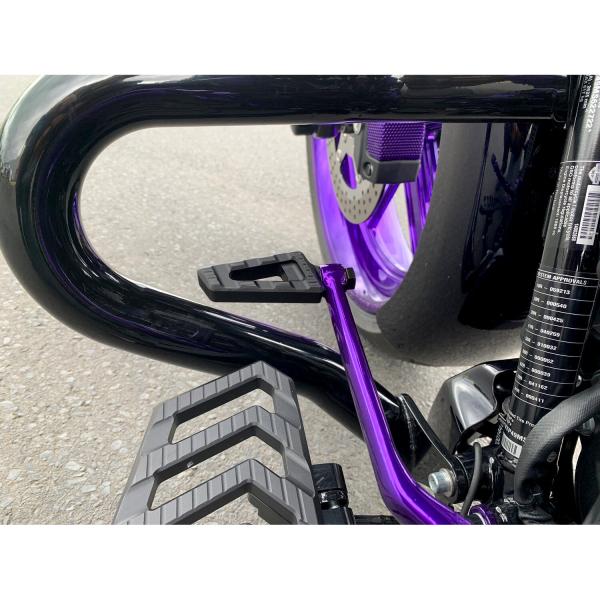 Kodlin Track board shift pedal. Schwarz | Passend: 1986–2017 (NU) FL Softail; 2012–2016 (NU) Dyna FLD Switchback; 1983–2026 FLT/Touring; 2009–2026 Trikes
