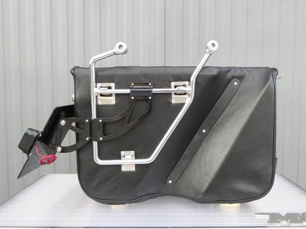 Motorradtasche MCJ Black Python Exclusive Bag Seitentasche Leder mit Halterung für Harley , Victory, Kawasaki, Triumph, Royal Enfield.