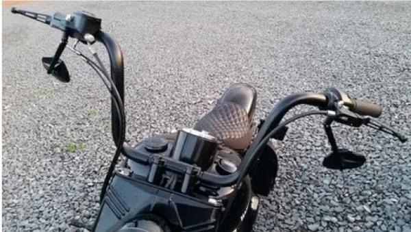 1 1/4 Fat Zoll Apehanger 25cm Höhe,3-Loch-Ausführung in Schwarz für Harley-Davidson® 82-24 mit mechanischem Gaszug & E-Gas (außer 88-11 Springer-Modelle) für Riser mit 1 Zoll Innendurchmesser