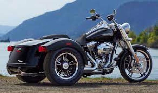 Hochleistungs Krümmeranlage in Edelstahl Handgefertigt mit Schweissnaht Optik für Harley Davidson Tri Glide FLRT Freewheeler Trike Bj. 2017 bis 2023 - 2/1/2 M8 XXX Hi-Output Stainless Steel Head Pipe Krümmer