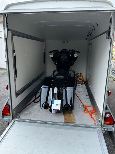 Motorradanhänger Mieten geschlossen Anhängerverleih in Stuttgart / Ludwigsburg bei Choppers n Partys