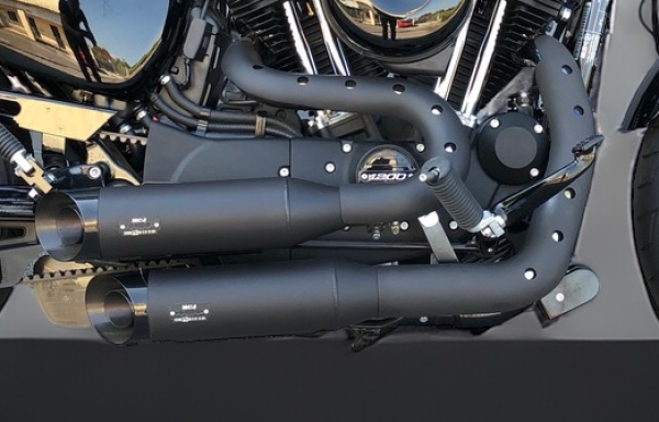 MCJ - 2 in 2 Big Short, in Schwarz oder Chrom, mit Krümmer, Hitzeschutz (mit oder ohne Löcher), Halterungen und  Endkappen dabei - SPORTSTER 883-1200 BIS BJ. 2003