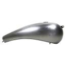 Kodlin stretched "Breakout" Softail gas Tank | Passend: 2018–2026 Softail mit custom shorter seat (some Modelle require dash/instrument relocation)
